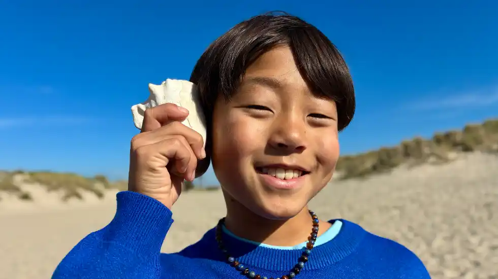 Foto, das mit der 48 MP Fusion Kamera aufgenommen wurde, Porträt Feature der nächsten Generation wird verwendet und fokussiert das Gesicht einer Person